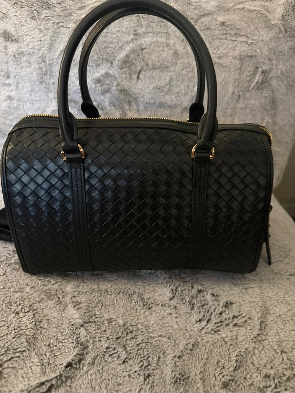 Tory Burch Black Woven Leather Messenger Bag with Gold Hardware - Picture 2 of 6